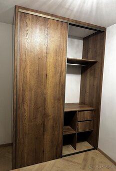 Predám nábytok do izby – Dub Halifax Tabakový (skriňa, stôl - 3