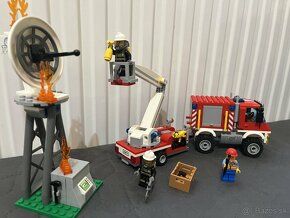 LEGO City Fire Utility Truck Set 60111 - 3