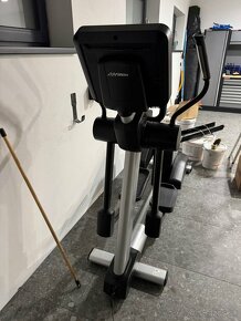 Profi stroj na cvičenie Life Fitness - 3