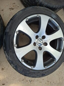Volkswagen R17 - 3