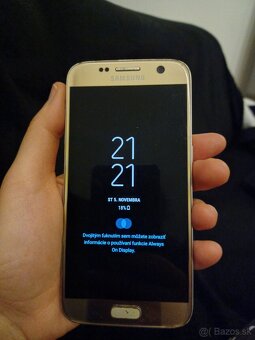 Samsung Galaxy S7 zlaty - 3