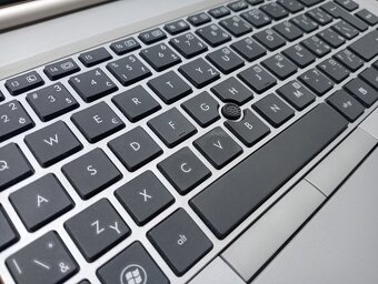 Hp elitebook 8460p , Intel(R) Core™i5 , 8gb ram , 240gb - 3