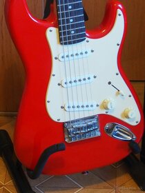 Squier Mini by Fender Stratocaster + kombo Marshall MG 15CF - 3