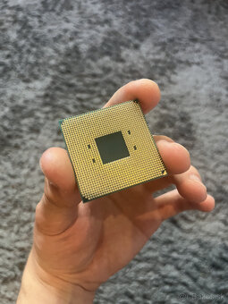 AMD Ryzen 7 5700X - 3