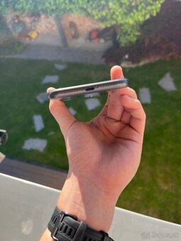 iPhone 11 - 3