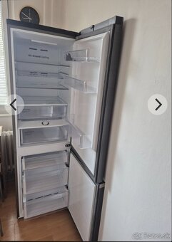 Predám chladničku SAMSUNG RB34C605CB1 - 3