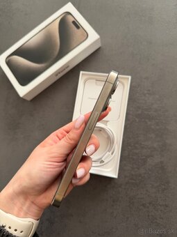 iPhone 15pro Natural Titanium 128gb + Clear Case MagSafe - 3