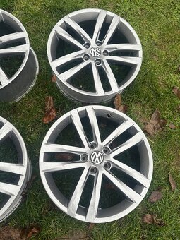 Volkswagen Golf originál disky R18 - 3