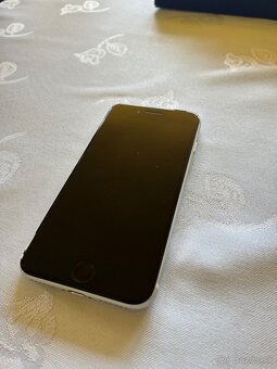iPhone SE 64GB - 3