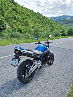 Suzuki gsr 600 - 3