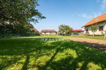 REZERVOVANÉ Na predaj krásny stavebný pozemok v obci... - 3