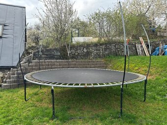 Predam velku trampolinu v nalezovom stave - 3