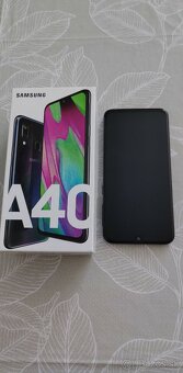 SAMSUNG GALAXY A40. 64 GB - 3