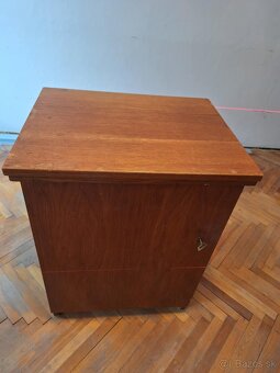 Šijací stroj Veritas v skrinke + príslušenstvo - 3