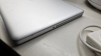 Väčší 15-palcový Macbook Pro 2009 - plne funkčný - 3