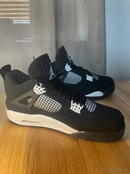 Jordan’s 4 thunder white - 3