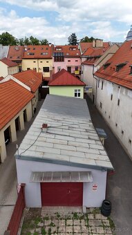 Historický dom v centre SNV – 2 byty + 15 prevádzok - 3