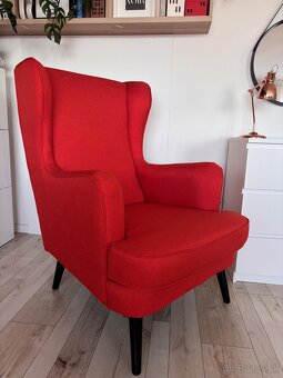 Červené kreslo v top stave - 3