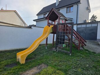 Detský domček so šmykľavkou - 3