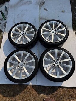 Škoda 225/40 R18 - 3