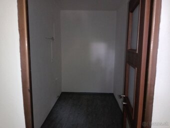 Prenájom_3-izbový byt na Cyrilometodskej ulici_Nové Zámky - 3