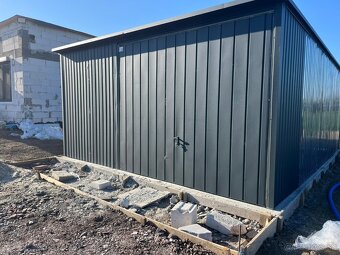 Plechová garáž 5×5 m – tmavý antracit (BTX 7016) - 3