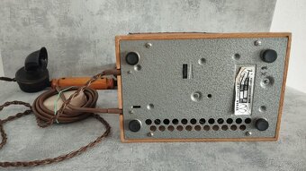 Starý telefon Tesla k dekoraci. - 3