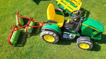 Predám elektr.traktor Peg Perego John Deere - 3