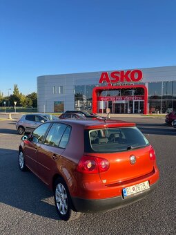 Volkswagen Golf 5 1.6 - 3