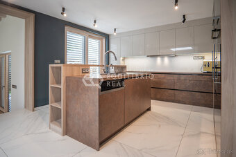 VILADOM KRÁSNA S RUKOPISOM ARCHITEKTA - 3