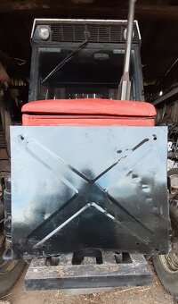 Predný kryt na kabínu od motora Zetor 7011 - 3