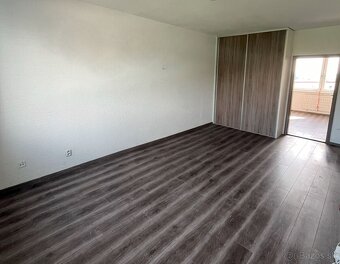 Na predaj veľkometrážny 4 izbový byt - 3