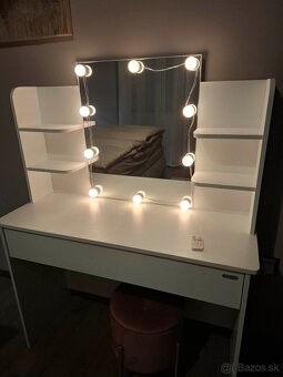 Kozmeticky stolik - 3