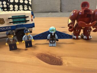 Policajný kamion, rogalo a Ironman - 3