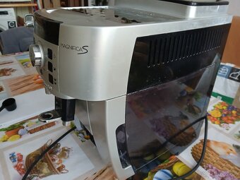 Kávovar  DéLonghi - 3