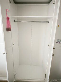 Biela šatníková skriňa - 3