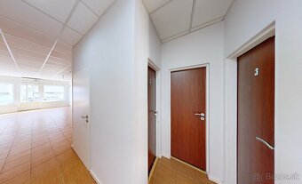 CENTRUM jedinečný priestor s výkladom + terasa + záhrada - 3