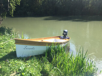 Predám drevený čln s motorm Yamaha 5HP - 3