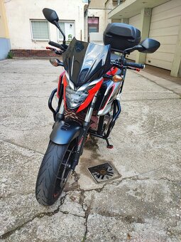 Honda CB650f ročník 2017 - s výbavou a kuframi - 3