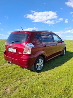Toyota Corolla Verso - 3