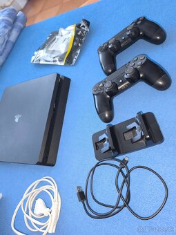 Playstation 4 - 3