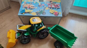Veľký traktor, vrtuľník, auto so zdvíhacou plošinou - 3