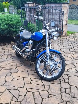 Kawasaki VN 900 - 3
