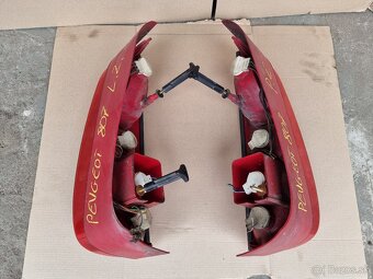 zadné svetlá Peugeot 807 - 3