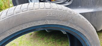235/45 R19 99V - 3