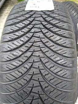205/45 R 17 celoročné . - 3