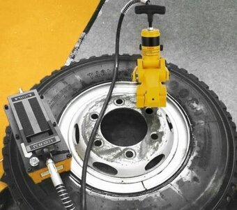 Hydraulický srážeč patek pneu včetně nožní pumpy - 3