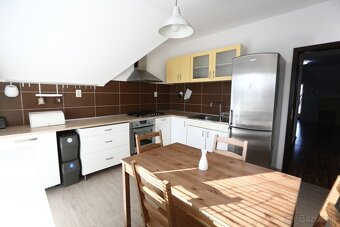 Veľkometrážny 2-izbový byt s výhodami Rodinného domu - 3