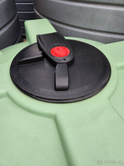 Nádrž na dažďovú vodu 2000 litrov, zelená, biela farba - 3