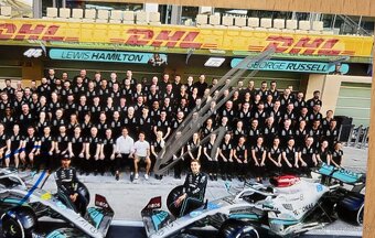 Mercedes F1 Lewis Hamilton George Russell orig. autogramy - 3